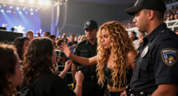 Shakira Prevents Bodyguards From Confronting Stage Invader